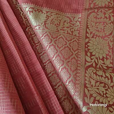 Pink Pure Georgette Sari with gold zari weave Pink Pure Georgette Sari with gold zari weave
